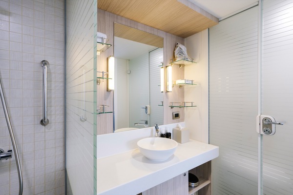 HX Hurtigruten Expeditions, Santa Cruz II, Darwin Suite, Credit - Clara Tuma 2.JPG